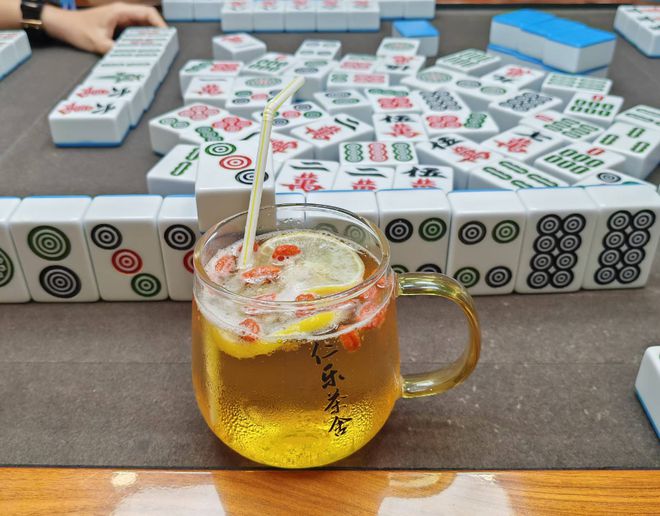 抛弃了双11爱上了“老年严选”AG真人国际游戏这届脆皮年轻人(图2)
