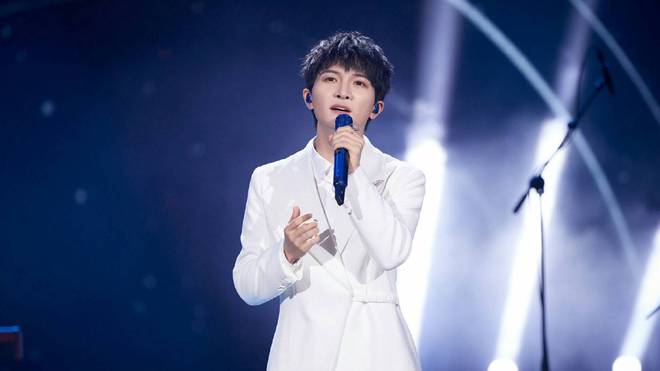 ：一大平台巨星齐聚5位歌手因个唱缺席AG真人国际三大平台跨年演唱会对比(图2)