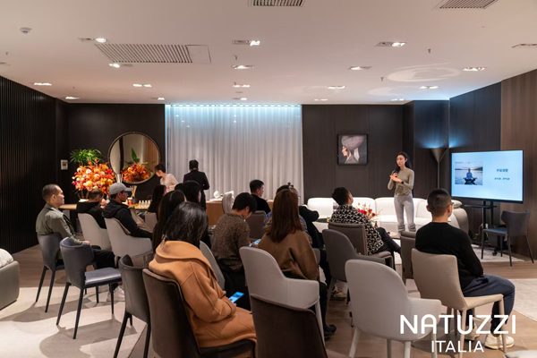 alia 2024 新品MINDFUL沙发长沙首发AG真人娱乐悦享舒适新姿态：Natuzzi It(图1)