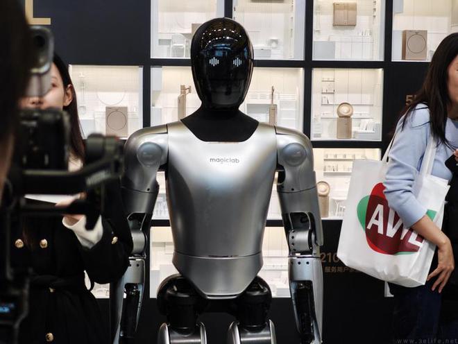 觅展台见闻技术领先驱动体验优势AG真人旗舰厅AWE2025追