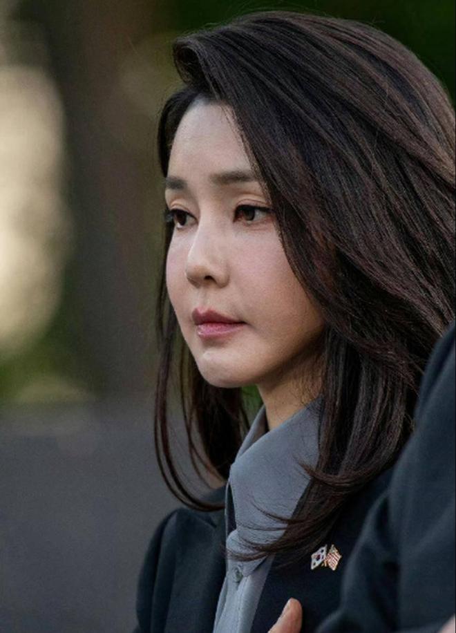 金建希后才发现自然脸和整容脸差距很明显AG真人国际看到59岁金惠景和53岁(图2) 金建希后才发现自然脸和整容脸差距很明显AG真人国际看到59岁金惠景和53岁(图2)