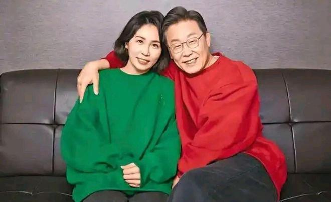 金建希后才发现自然脸和整容脸差距很明显AG真人国际看到59岁金惠景和53岁(图9) 金建希后才发现自然脸和整容脸差距很明显AG真人国际看到59岁金惠景和53岁(图9)