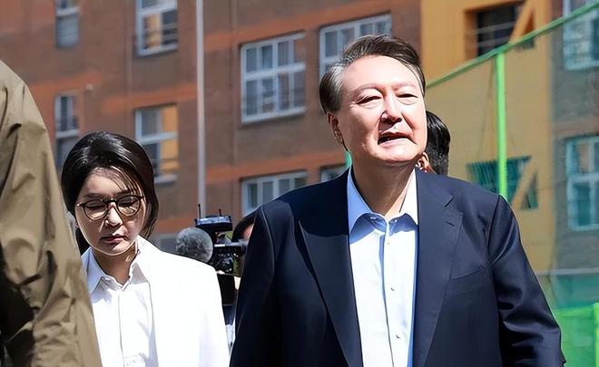 金建希后才发现自然脸和整容脸差距很明显AG真人国际看到59岁金惠景和53岁(图8) 金建希后才发现自然脸和整容脸差距很明显AG真人国际看到59岁金惠景和53岁(图8)