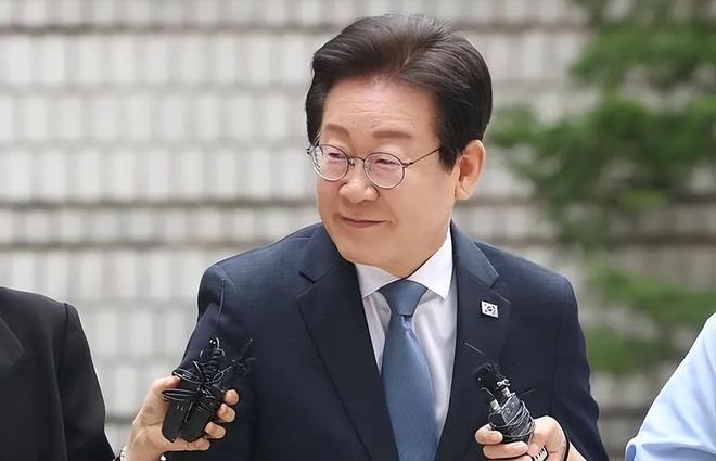 金建希后才发现自然脸和整容脸差距很明显AG真人国际看到59岁金惠景和53岁(图11) 金建希后才发现自然脸和整容脸差距很明显AG真人国际看到59岁金惠景和53岁(图11)