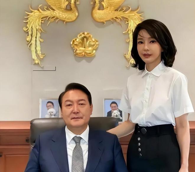 金建希后才发现自然脸和整容脸差距很明显AG真人国际看到59岁金惠景和53岁(图16) 金建希后才发现自然脸和整容脸差距很明显AG真人国际看到59岁金惠景和53岁(图16)