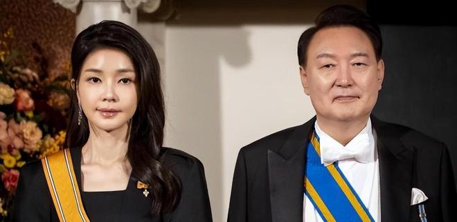 金建希后才发现自然脸和整容脸差距很明显AG真人国际看到59岁金惠景和53岁(图22) 金建希后才发现自然脸和整容脸差距很明显AG真人国际看到59岁金惠景和53岁(图22)